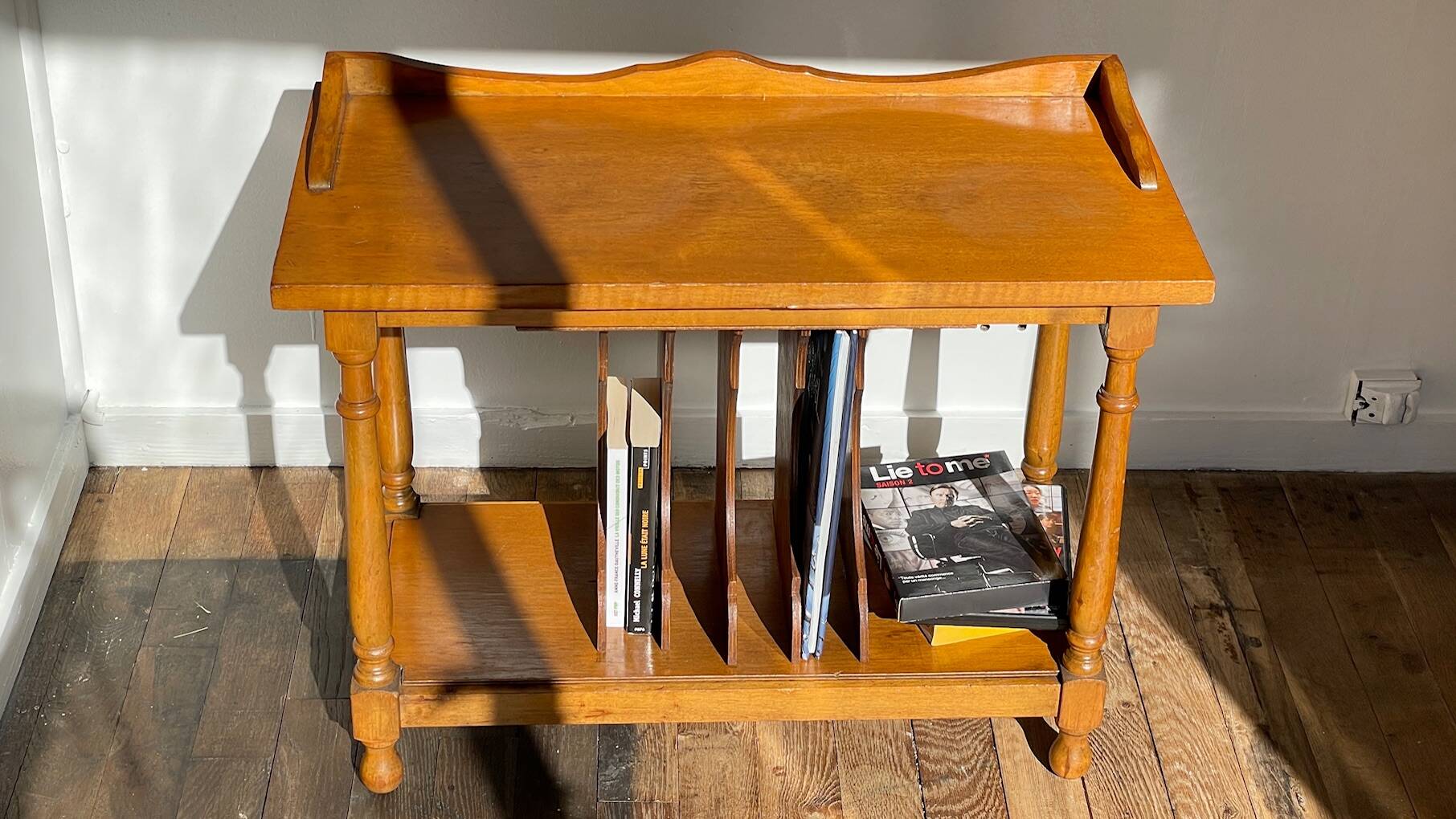Geometric vintage record player furniture