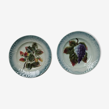 Set of 2 plates in slurry with fruit pattern