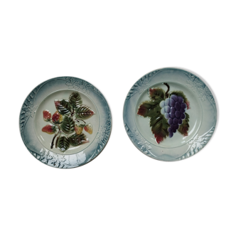 Set of 2 plates in slurry with fruit pattern