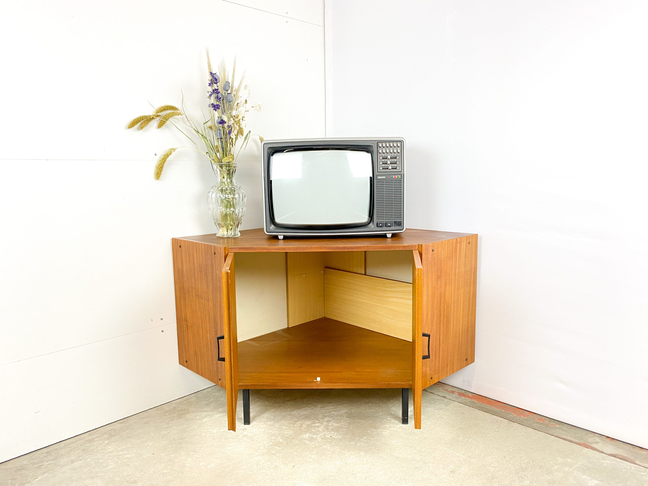 Retro corner TV cabinet