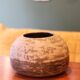 Vase boule en grès émaillé, tons gris-bleu nuancé, circa 1960