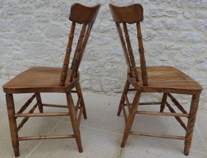 2 Western style chairs in their patinas - Very good condition