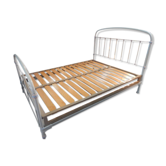 Lit ancien avec sommier lattes structure metal peint 140x190cm