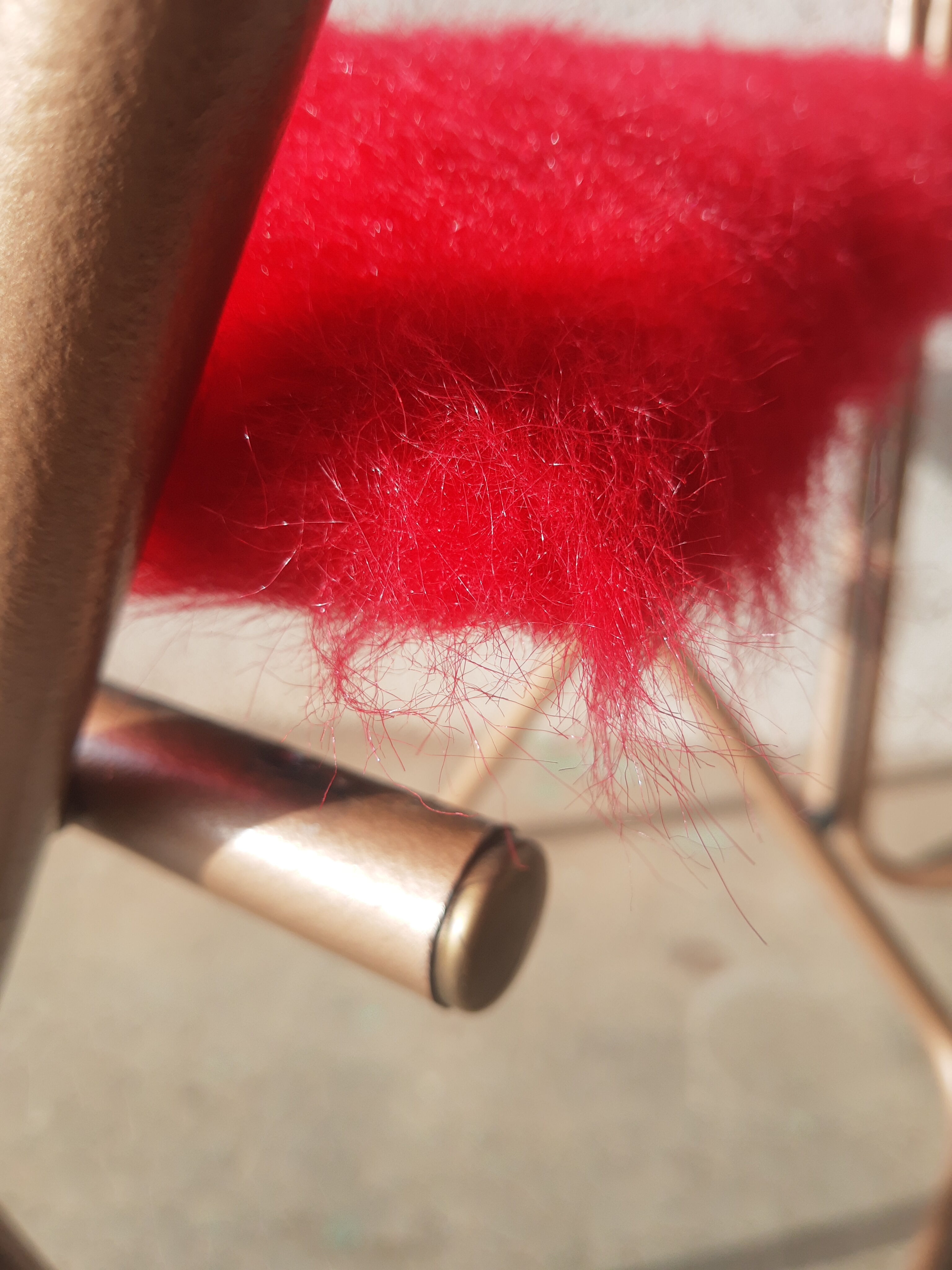 Pair of folding chairs in vintage red moumoute