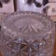Seau à glace en verre coupé de style baril Français vintage, poignée décorative en métal 4506
