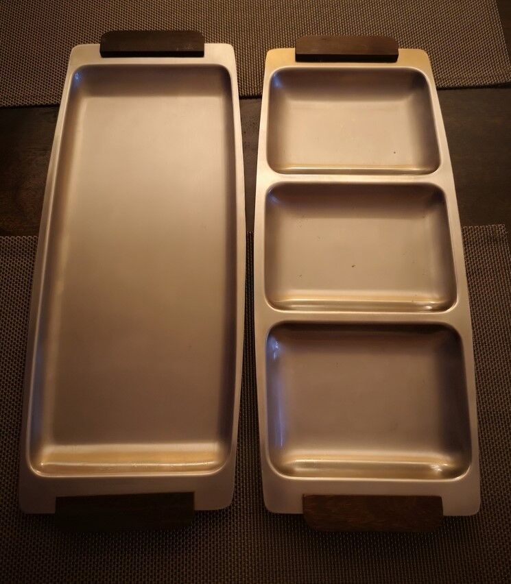 Duo of brushed stainless steel service trays - anses bois - 1970s/80s