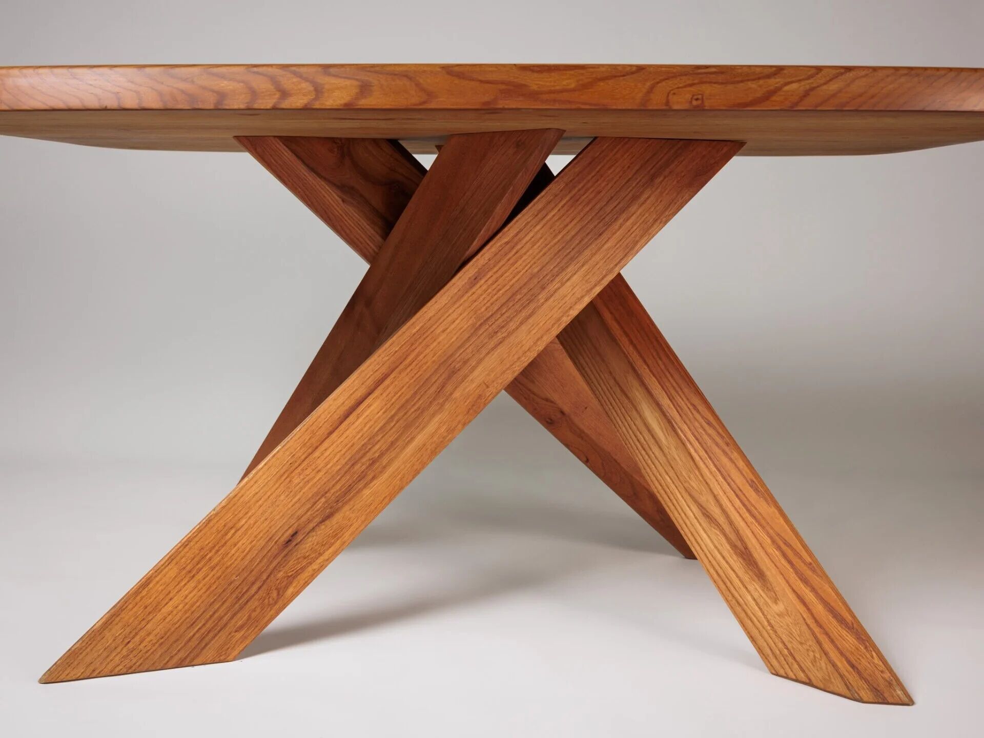 Table à manger T35b par Pierre Chapo