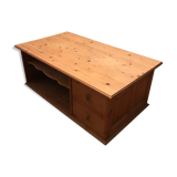 Salon coffee table