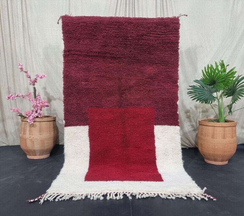 Authentic handmade Berber rug, size 150/250 cm.