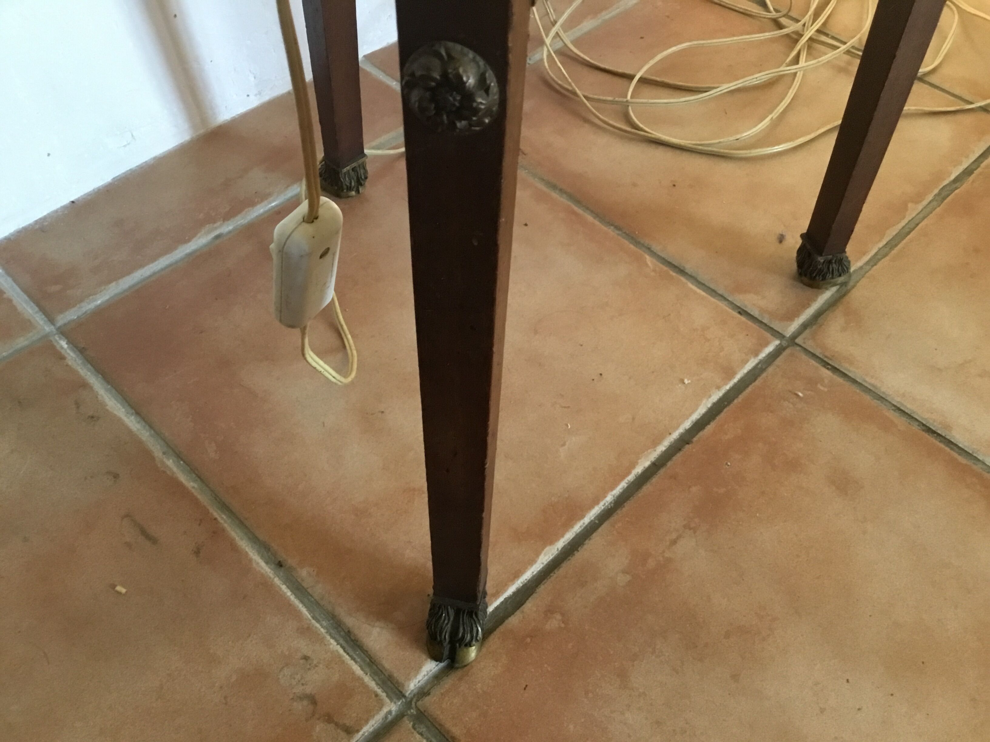 Healing-Lampadaire Side table decoration in bronze head and feet of goats