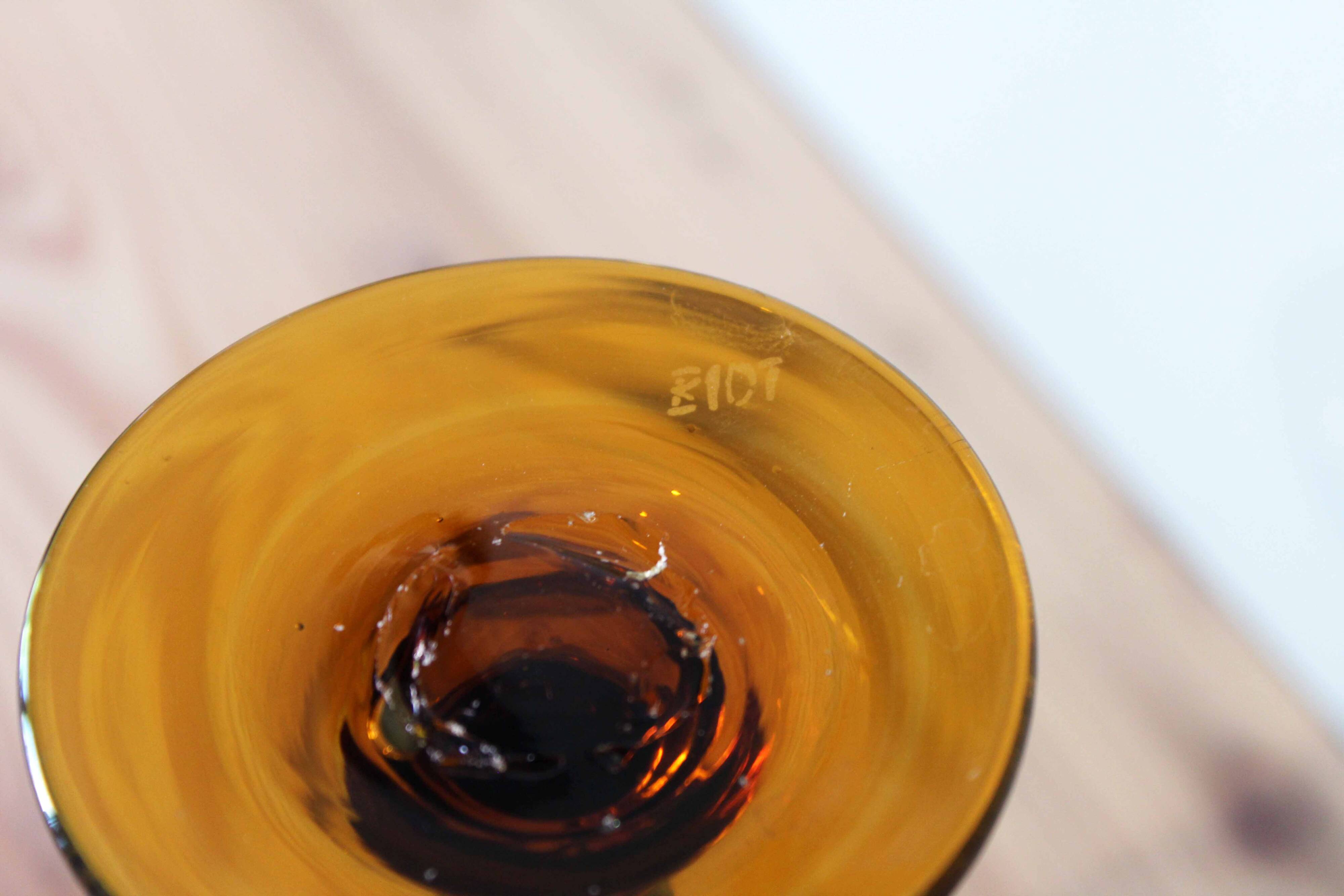 Paire de bougeoirs en verre ambré BIOT