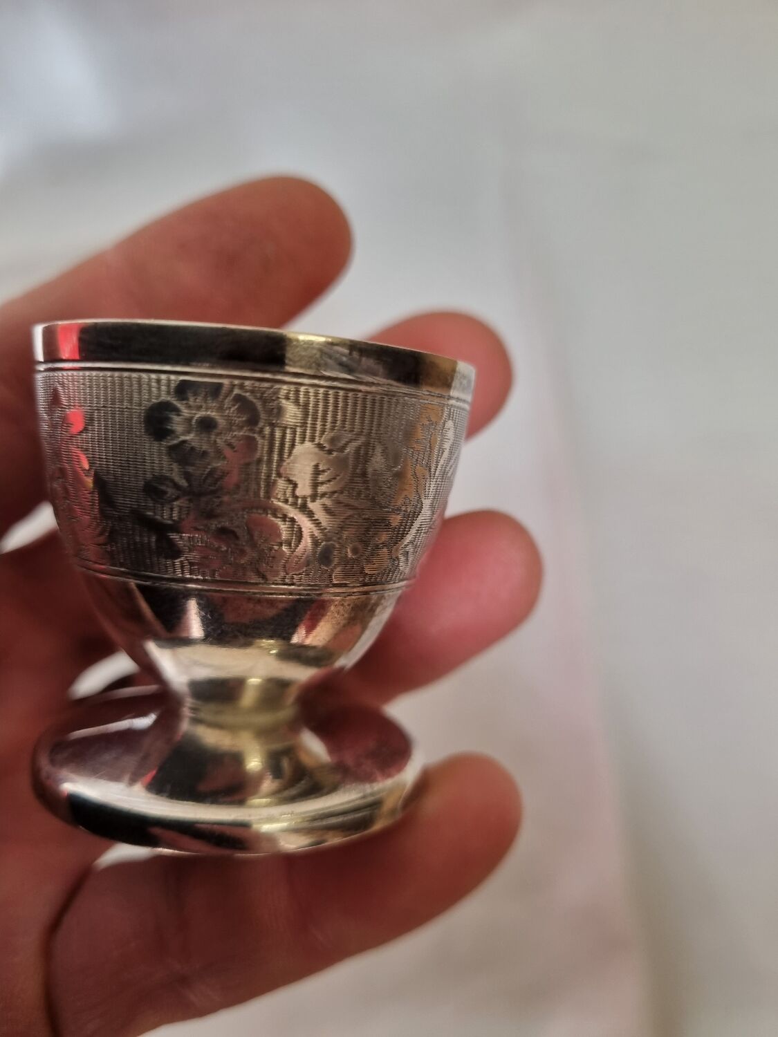 Silver cockroach punch rooster