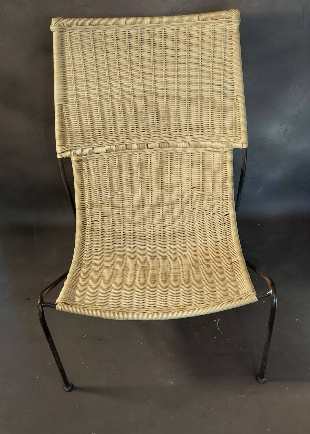 Wicker lounge chair