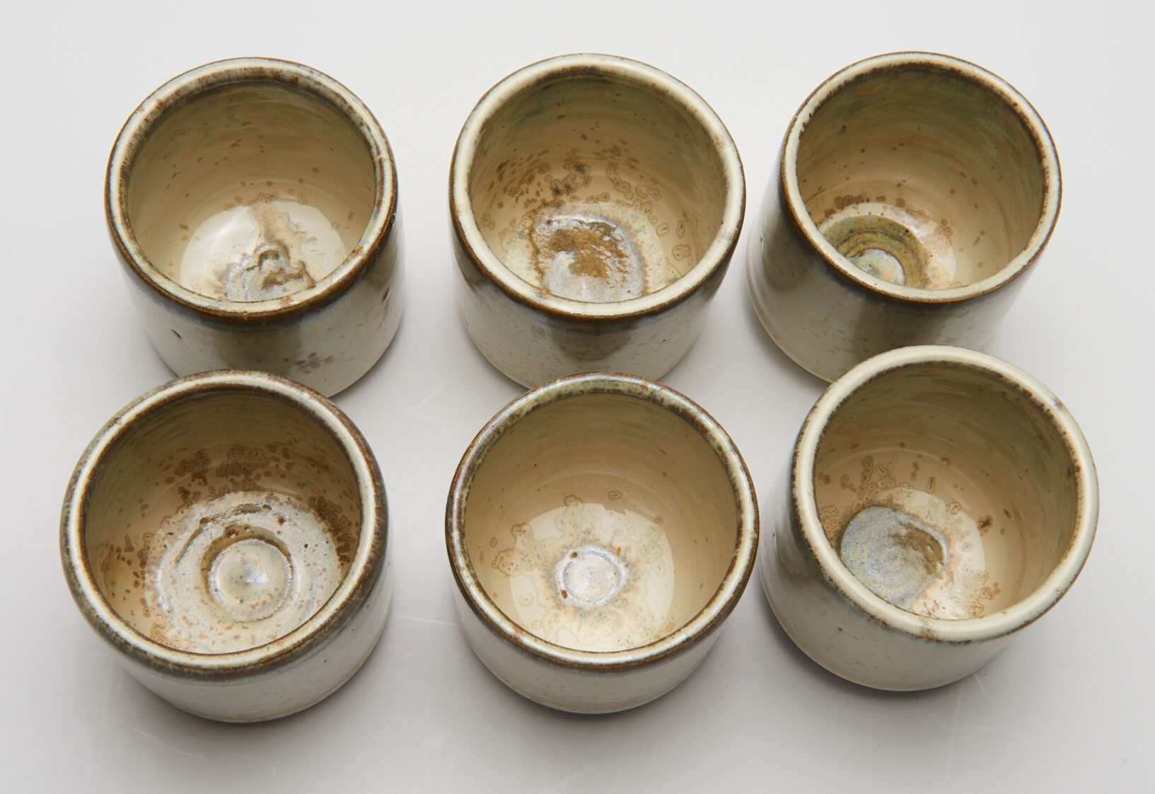 6 coffee cups from the potter of the rue du Petit Musc