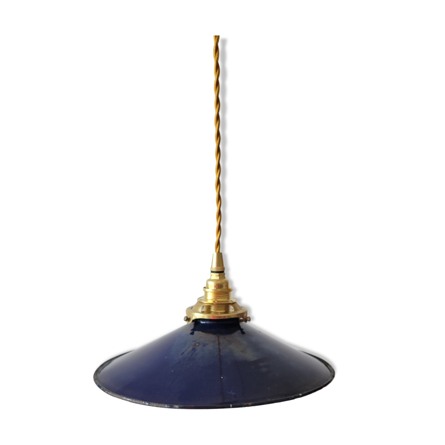 Suspension in blue enamelled sheet metal