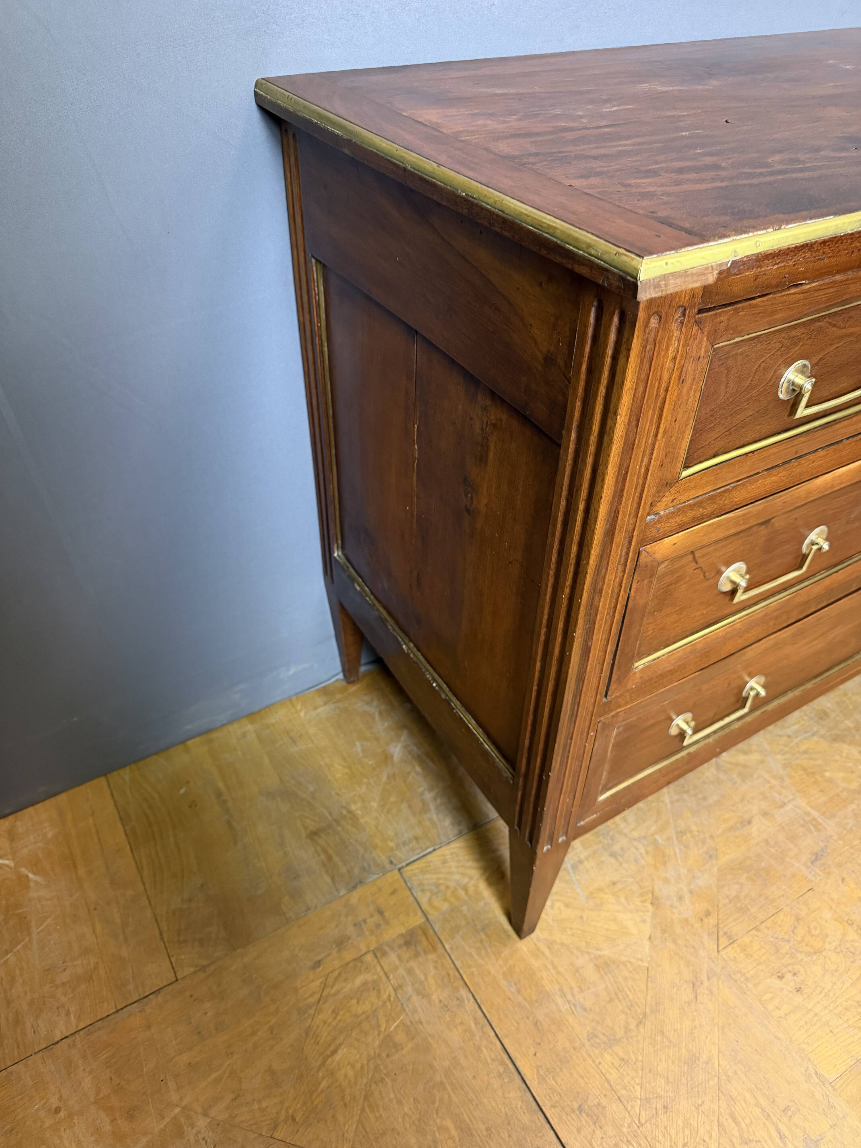 Louis XVI commode in walnut, beech, and brass.