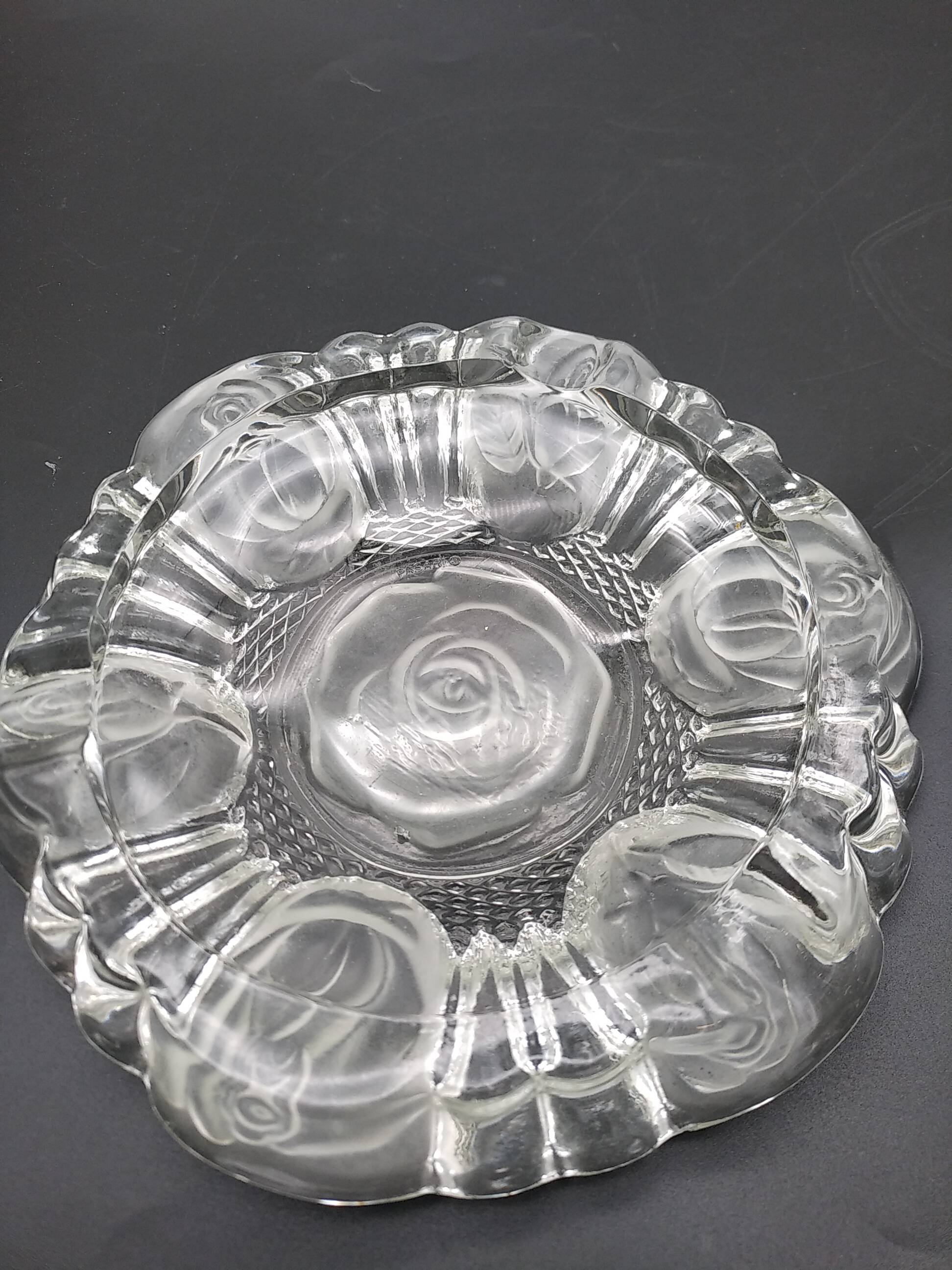 Cendrier art déco à décor de rose .