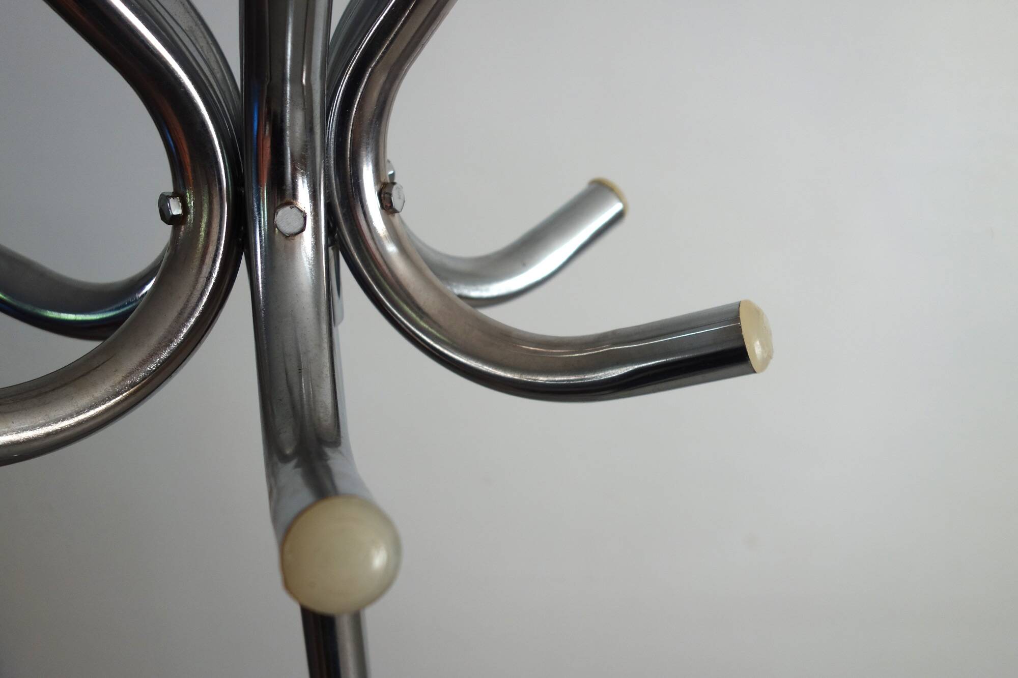 Parrot coat rack, chrome steel, 1970s.