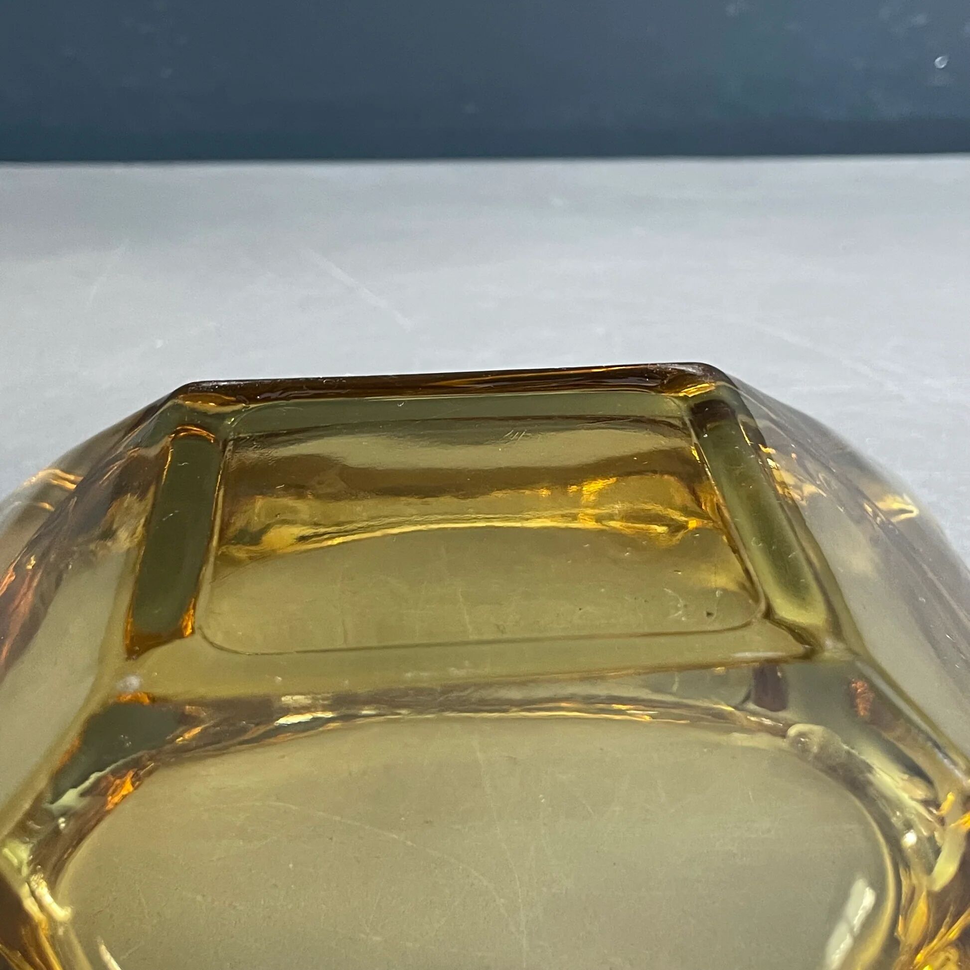 Cendrier vintage en verre jaune
