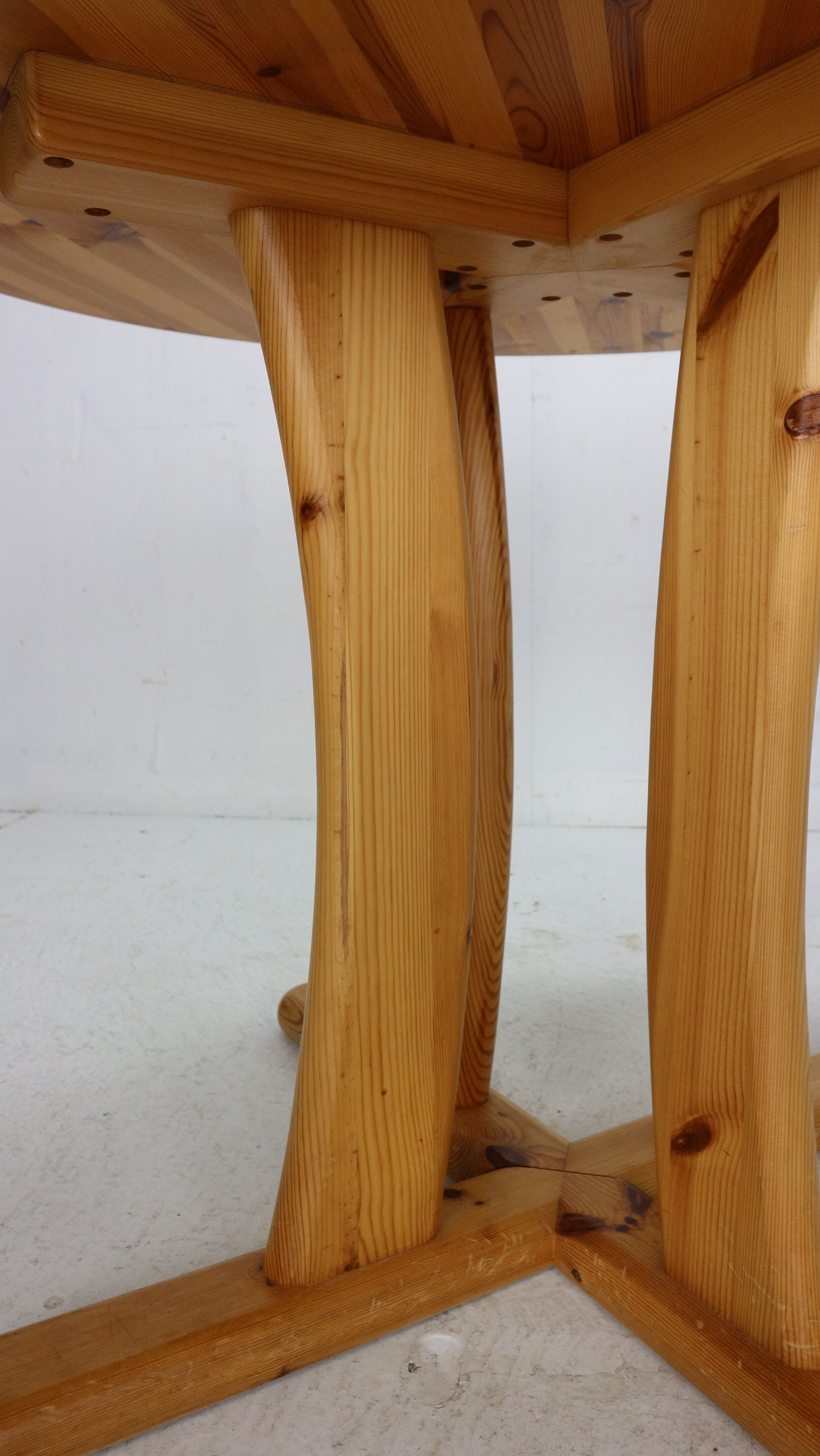 Round Solid Pinewood Dinning Table, 1970's Denmark