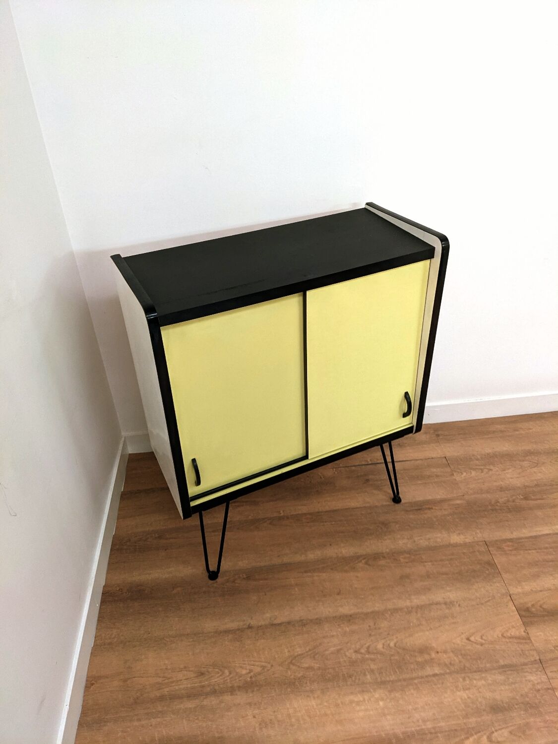 Buffet vintage en formica jaune