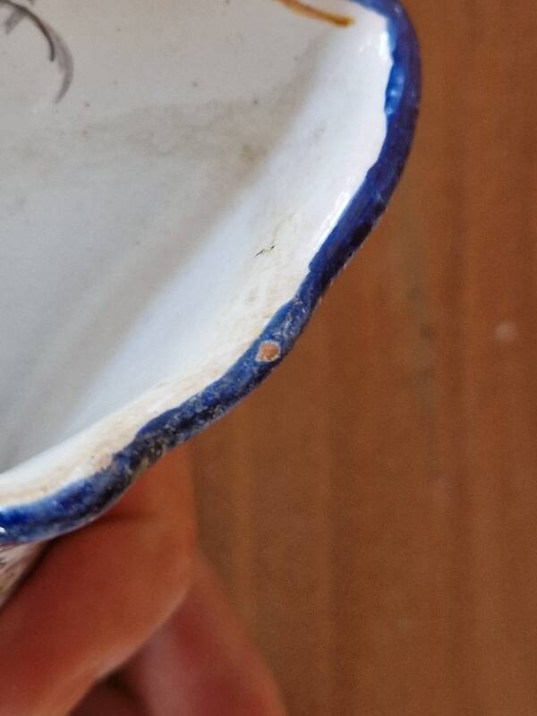 Wall-mounted bouquet holder in Nevers faience - By Amand Hiver