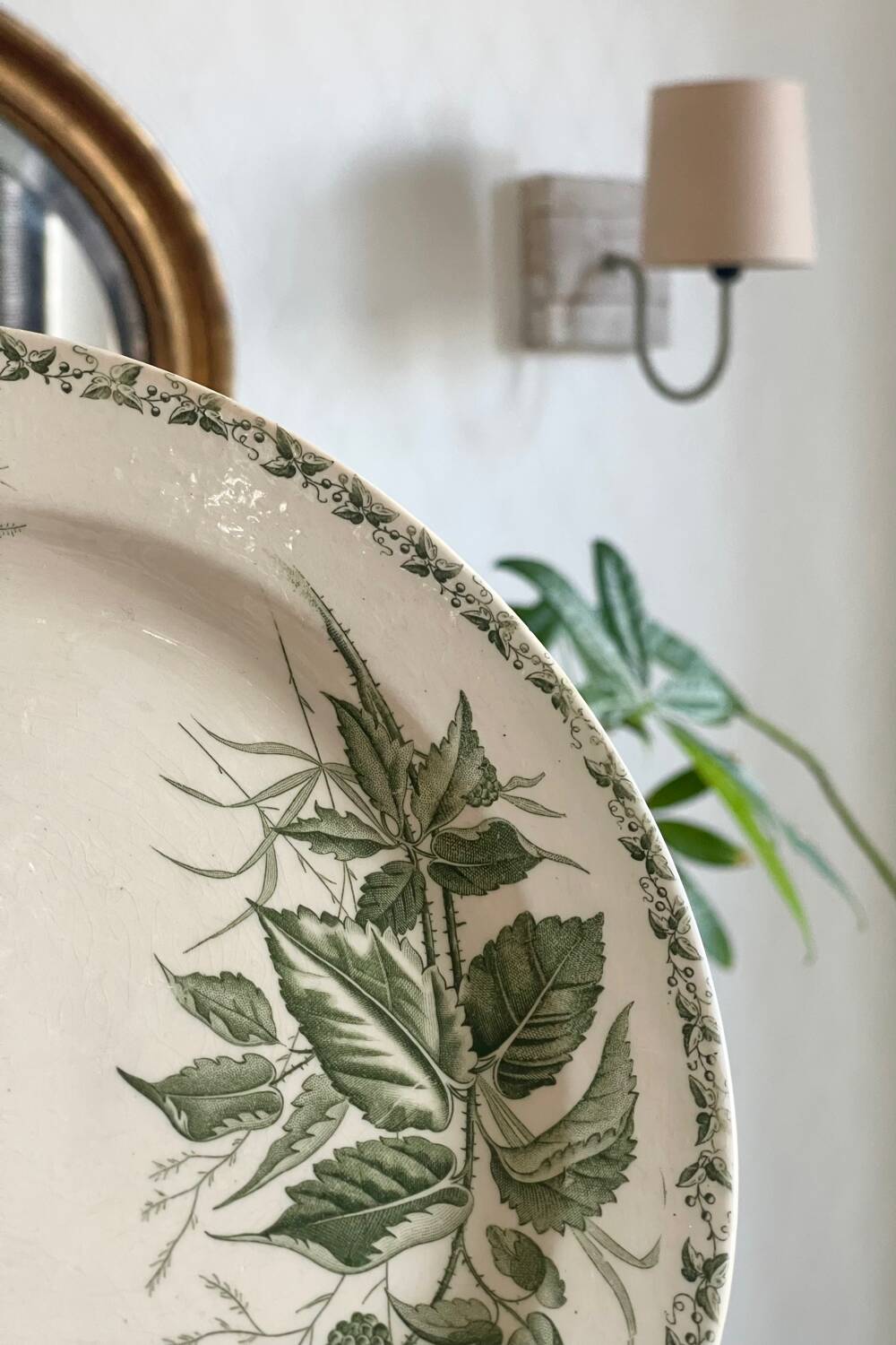 7 flat plates made of ironstone.