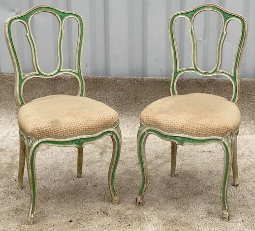 Paire de chaises de style Louis XV