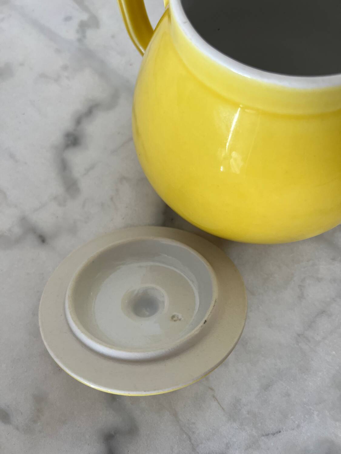 Rio yellow teapot from the 60s in very good condition