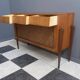 Petit buffet en teck avec façade sanglée, années 1960