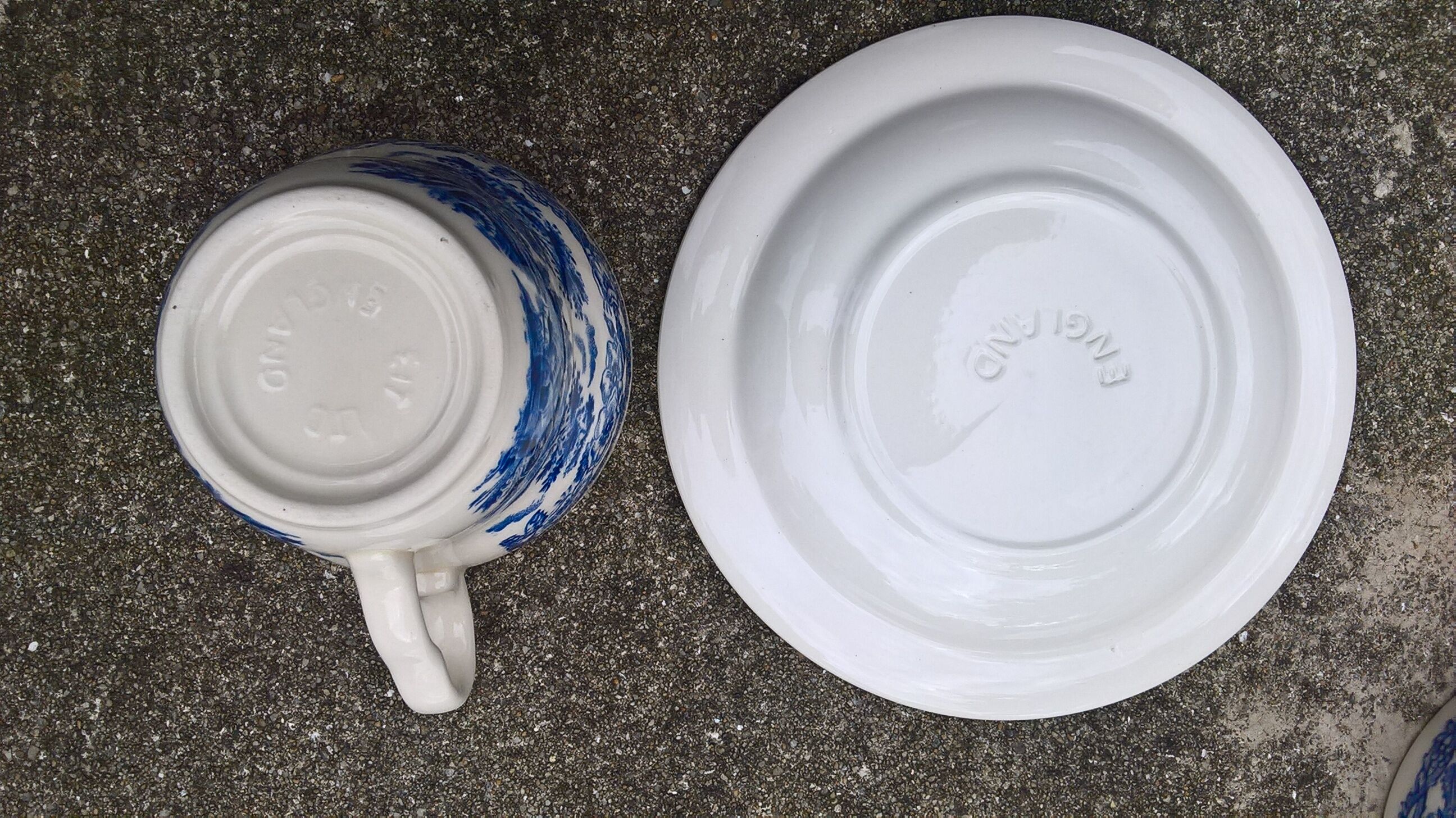 English Ironstone Tableware Ltd (EIT) "Kingswood" blue-white cups and saucers