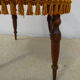 Chaise en noyer et velours franges assorties couleur or