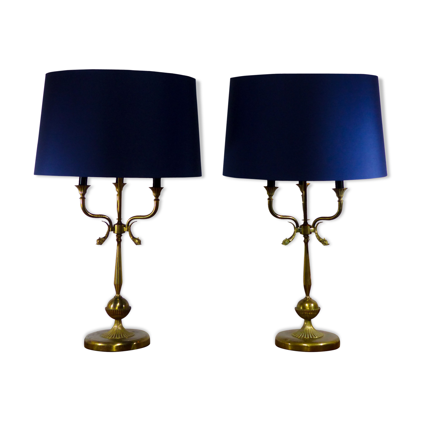 Paire de lampes bouillotes a décors de dauphins