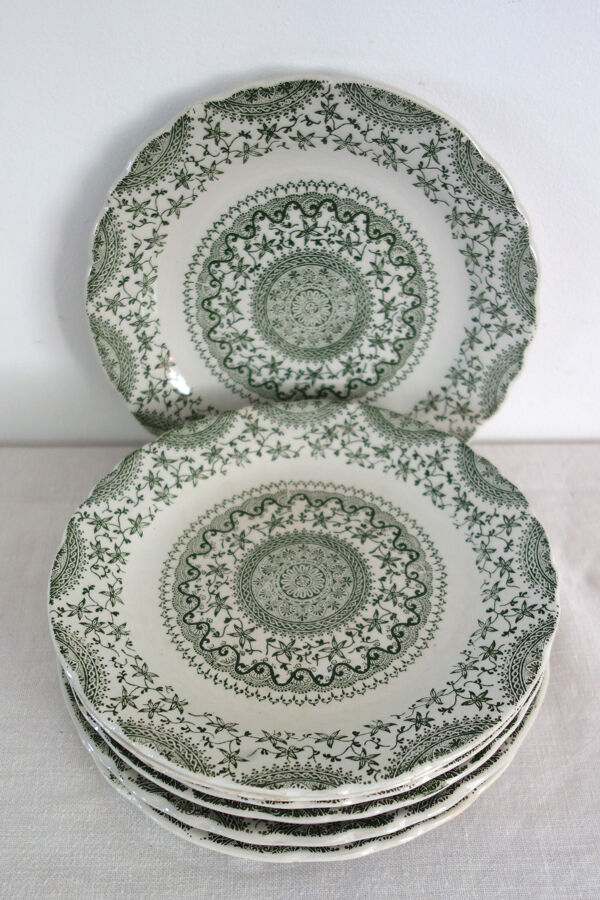 8 assiettes à dessert en terre de fer ''Earthenware