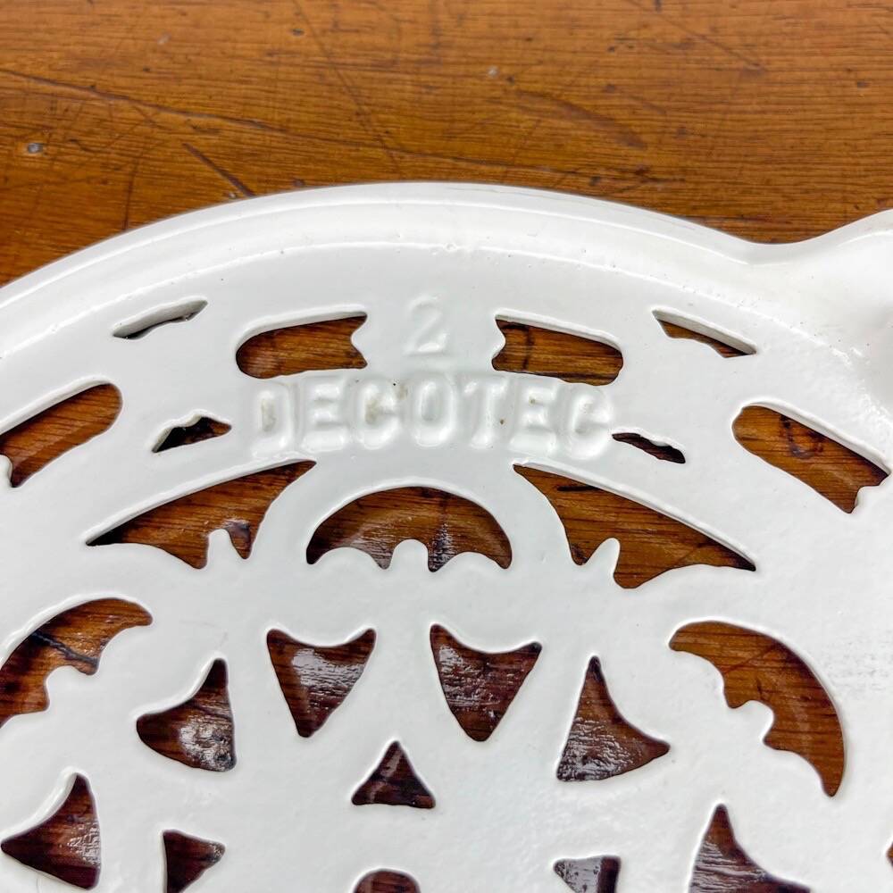 Decotec white cast iron trivet