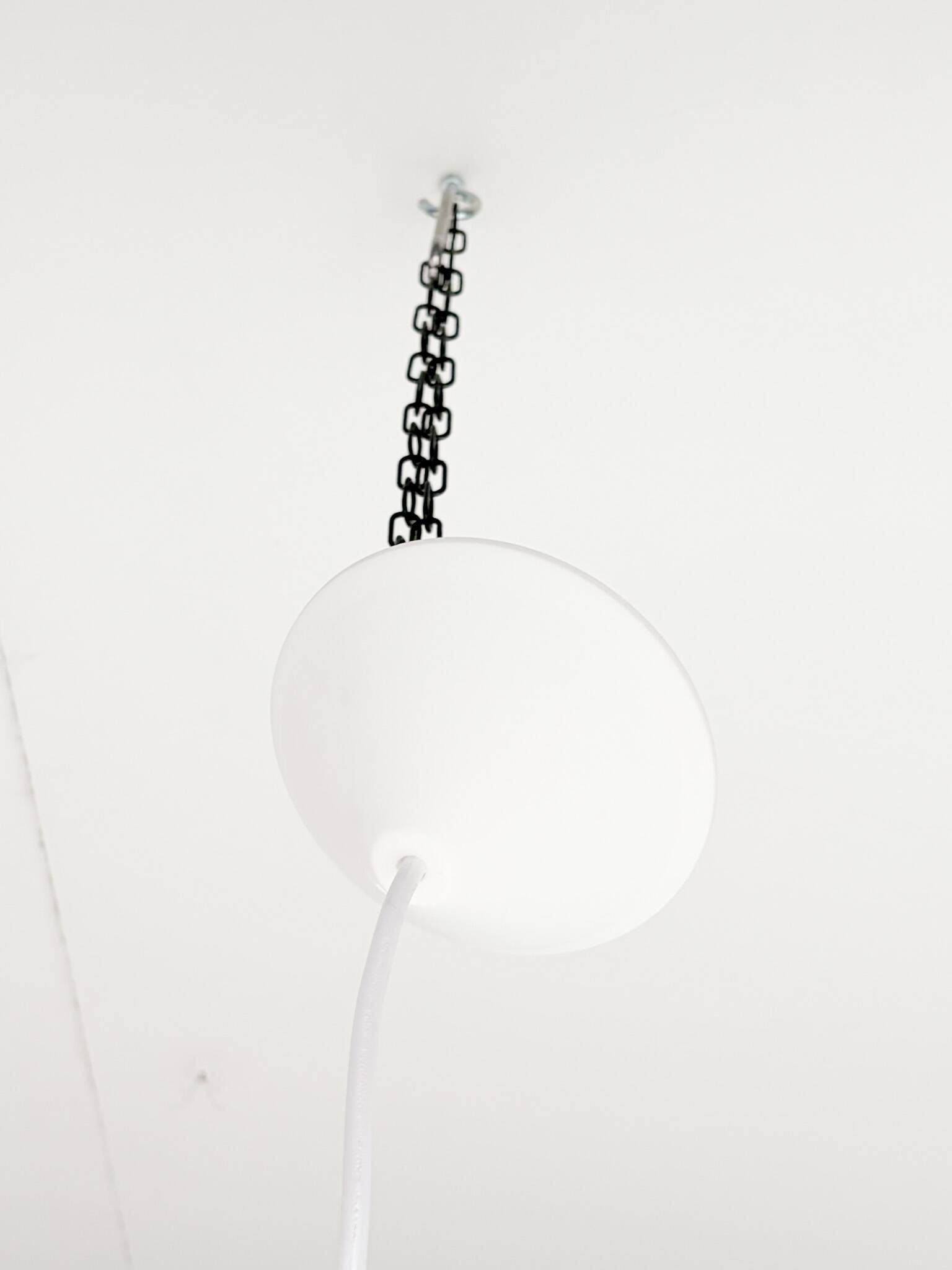 Evoking memories and enjoying a major comeback: this beige-colored glass ce