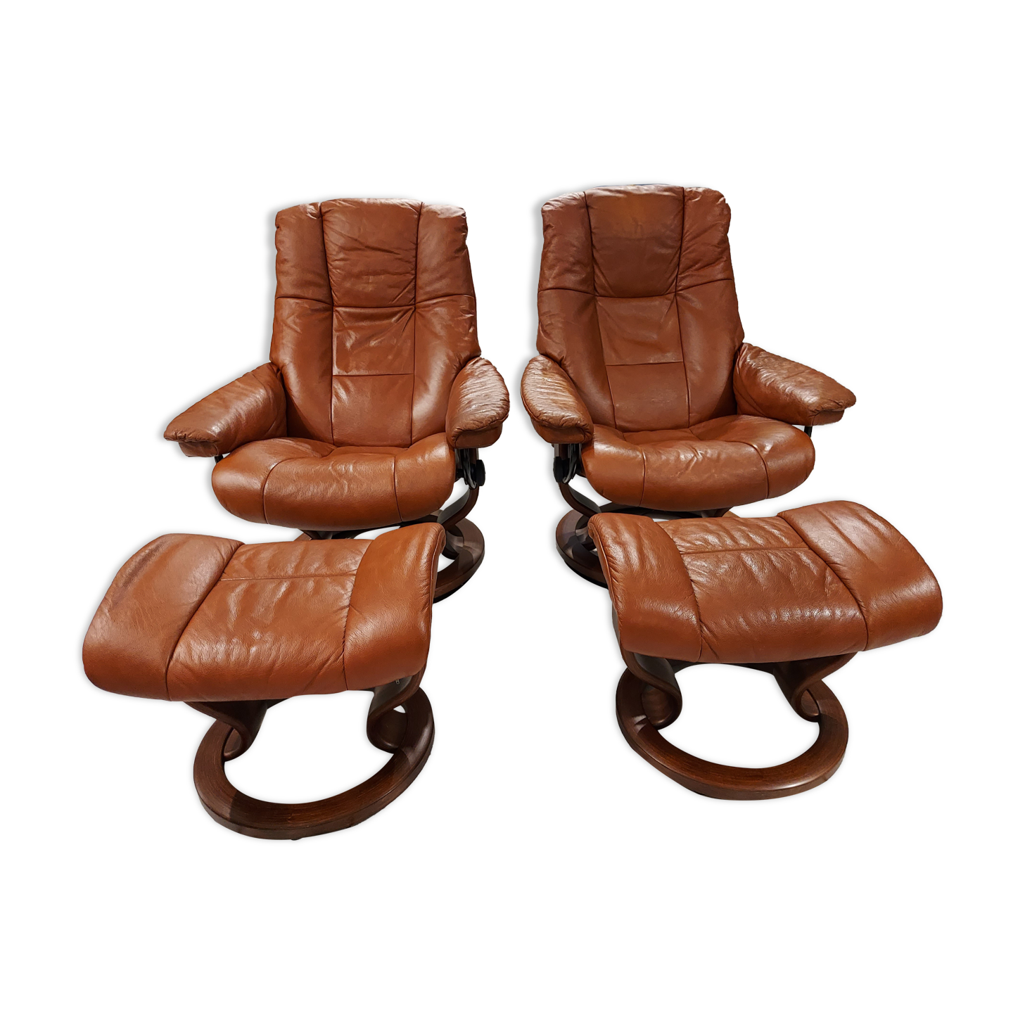 Paire de fauteuils et reposes pieds danois Ekornes cuir cognac vintage 1970