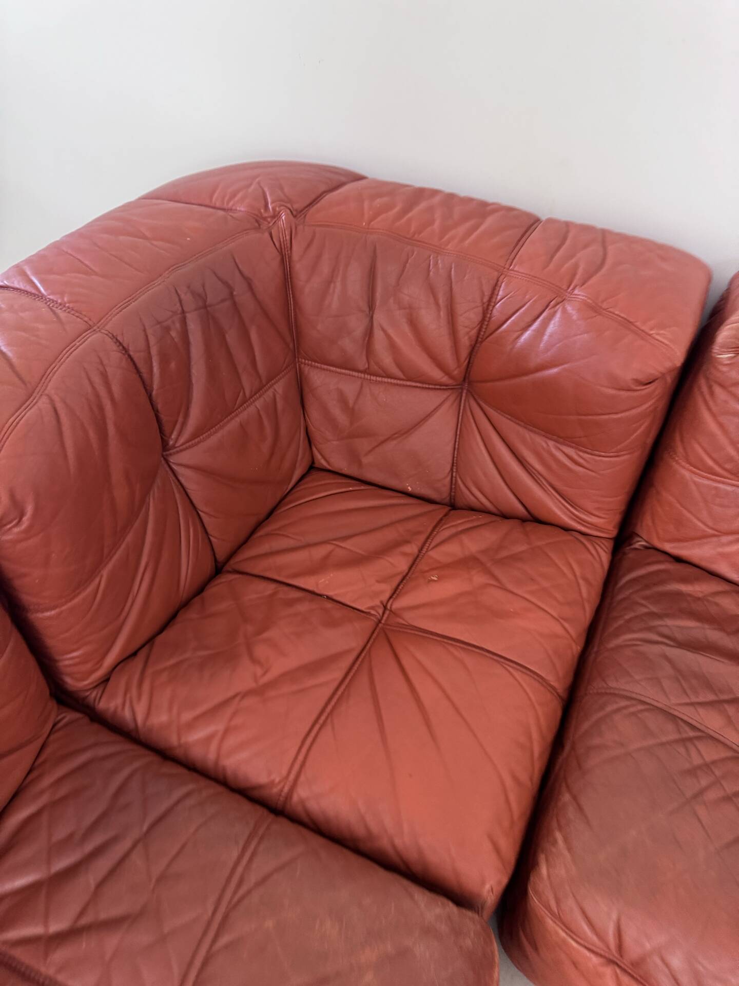 Modular vintage leather sofa Kimba Ligne Roset