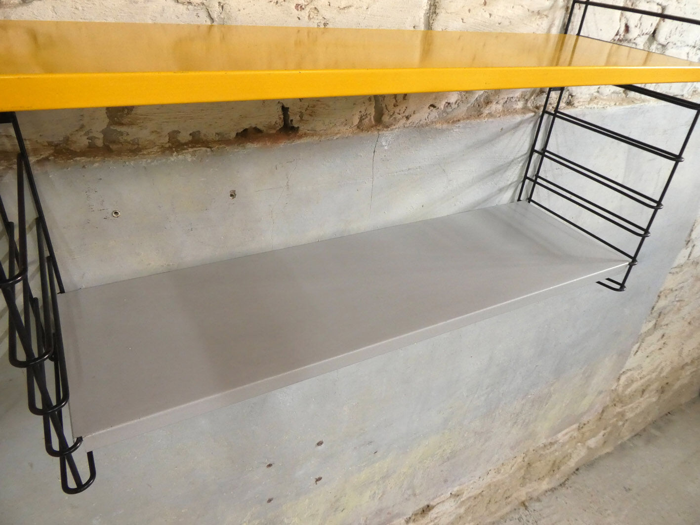 Vintage tomado shelf