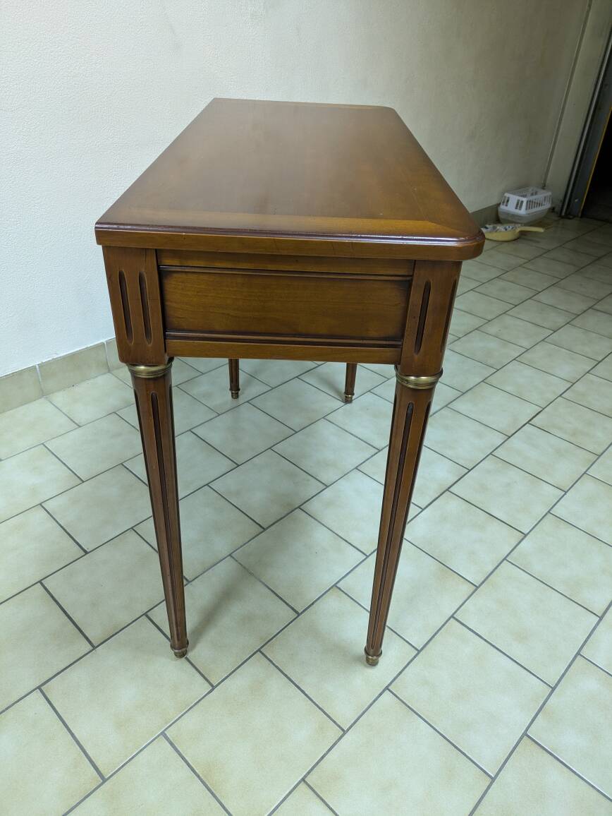 Extendable console table in cherry wood.