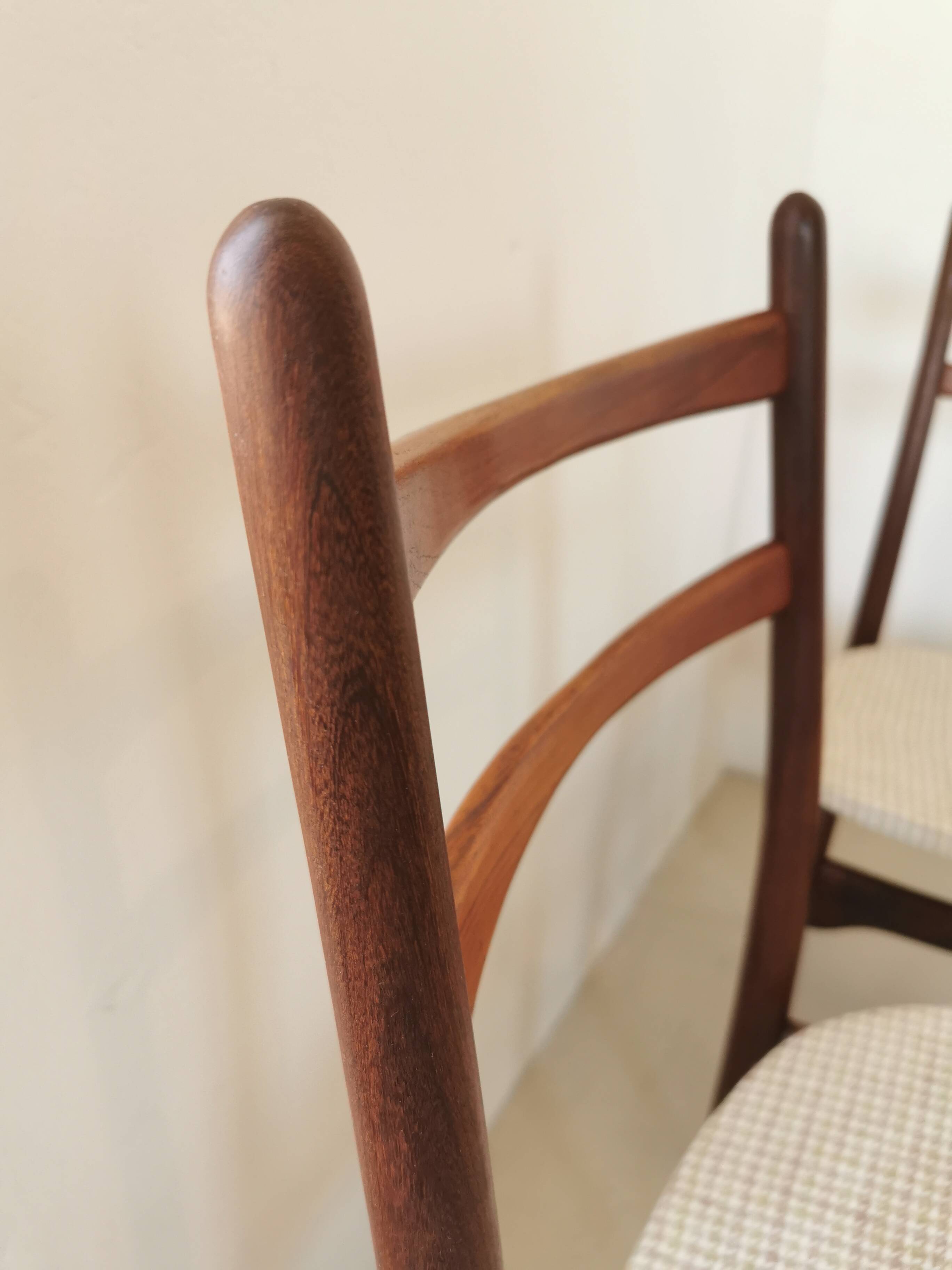 Set of 4 Scandinavian chairs no