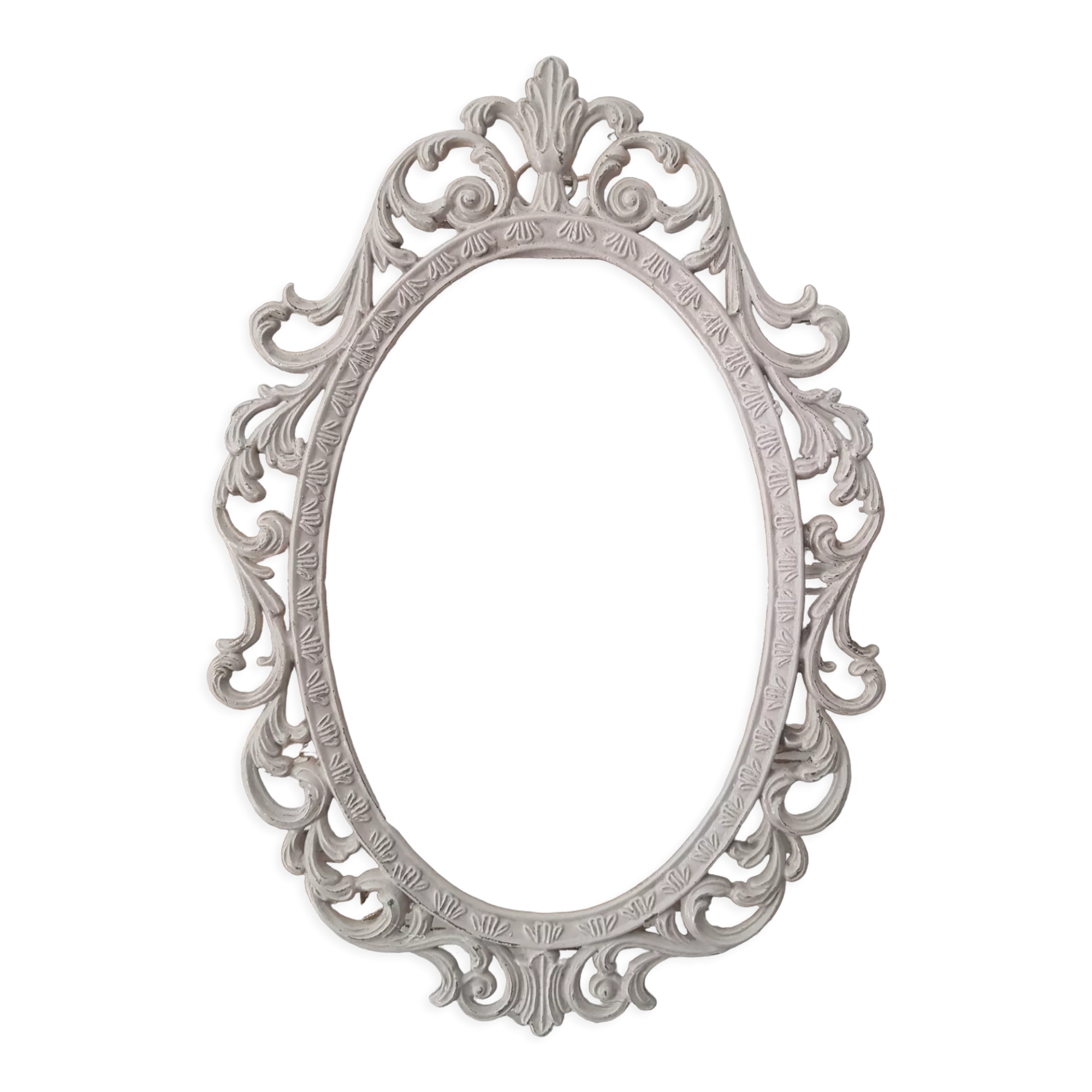 Oval frame molding patinated plant decoration