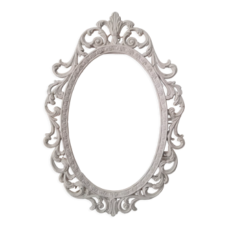 Oval frame molding patinated plant decoration