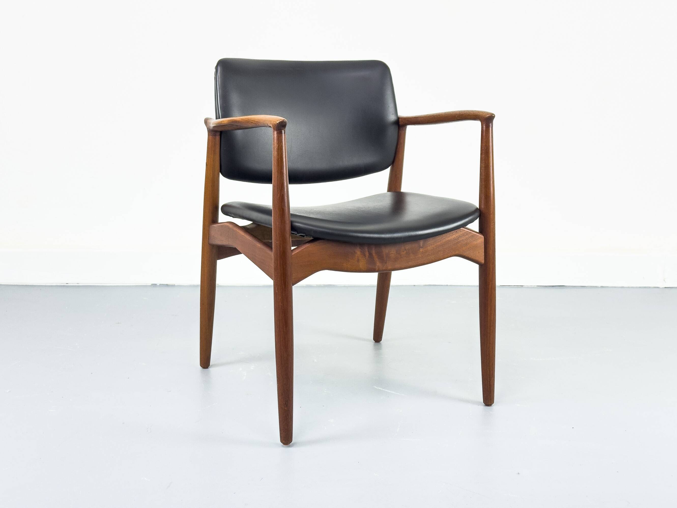 Fauteuil en teck danois par Erik Buch pour Ørum Møbelfabrik, années 1960.