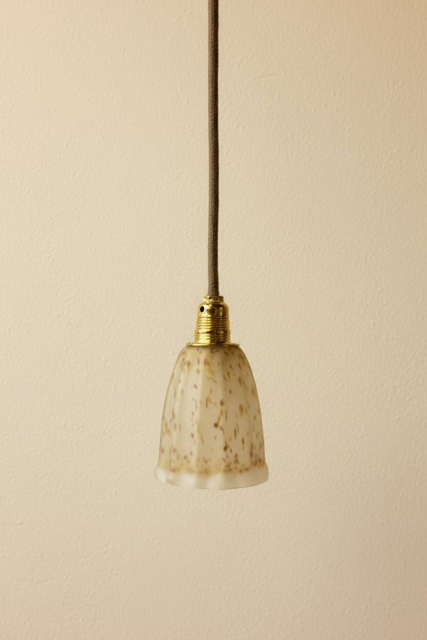 Suspension/pendant light with speckled glass vintage lampshade