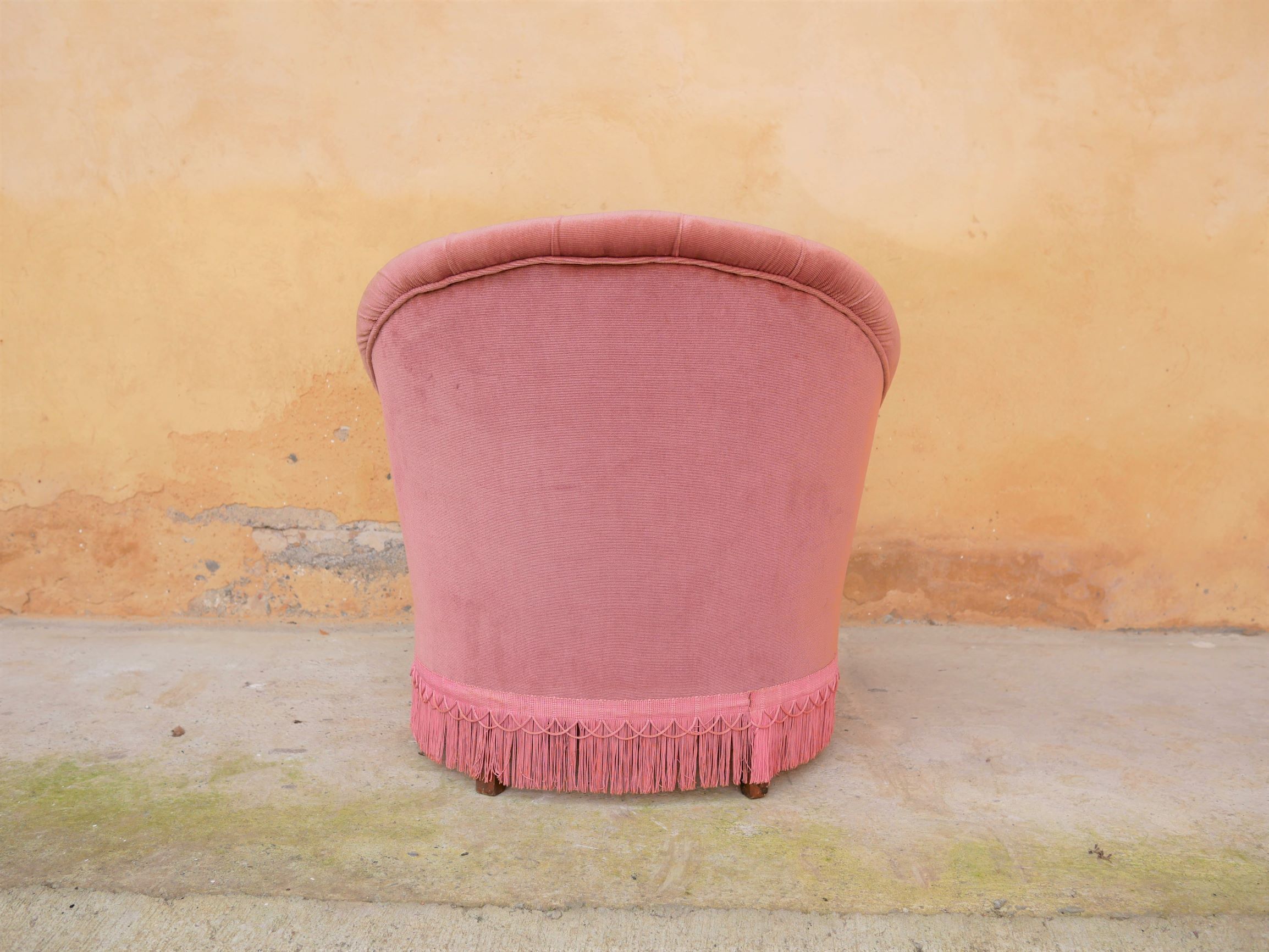 Old pink vintage padded "toad" chair
