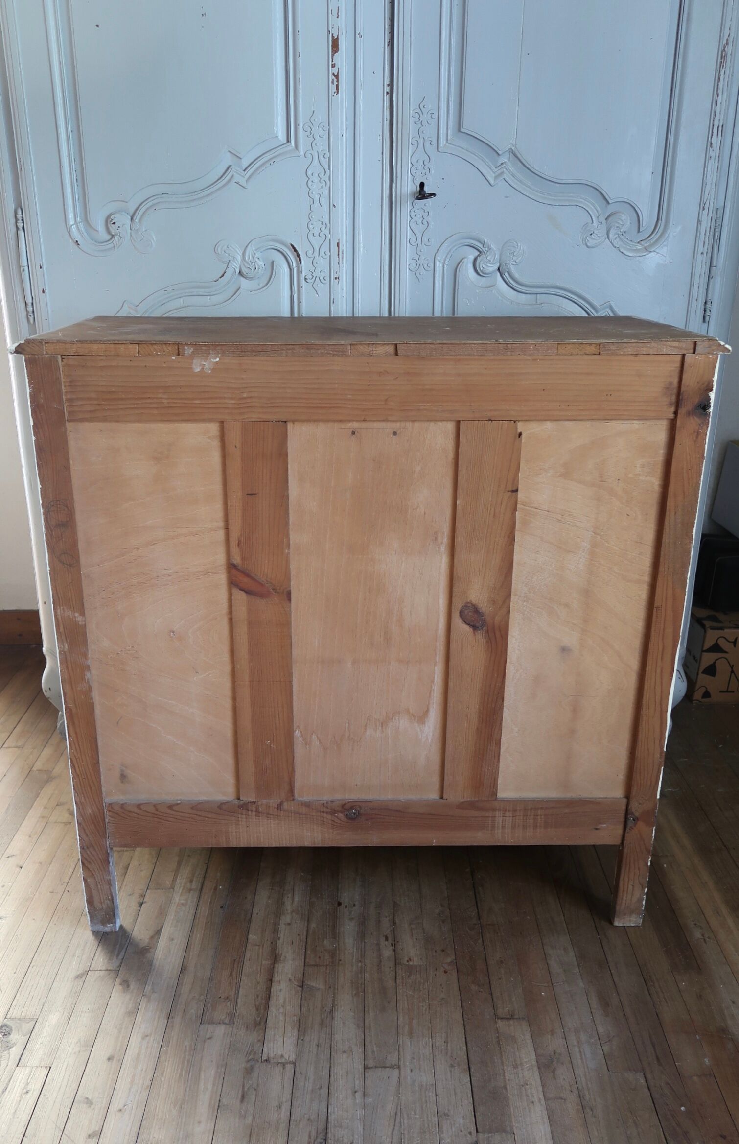 Parisian buffet in white wood