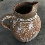 Pitcher in brown sandstone with effect of dripping and white speckling