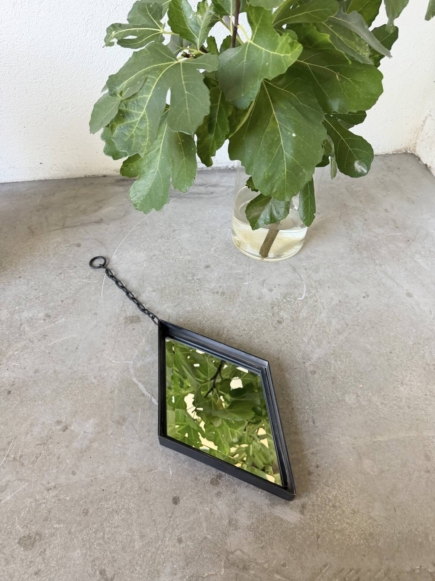 Miroir brutaliste losange en fer
