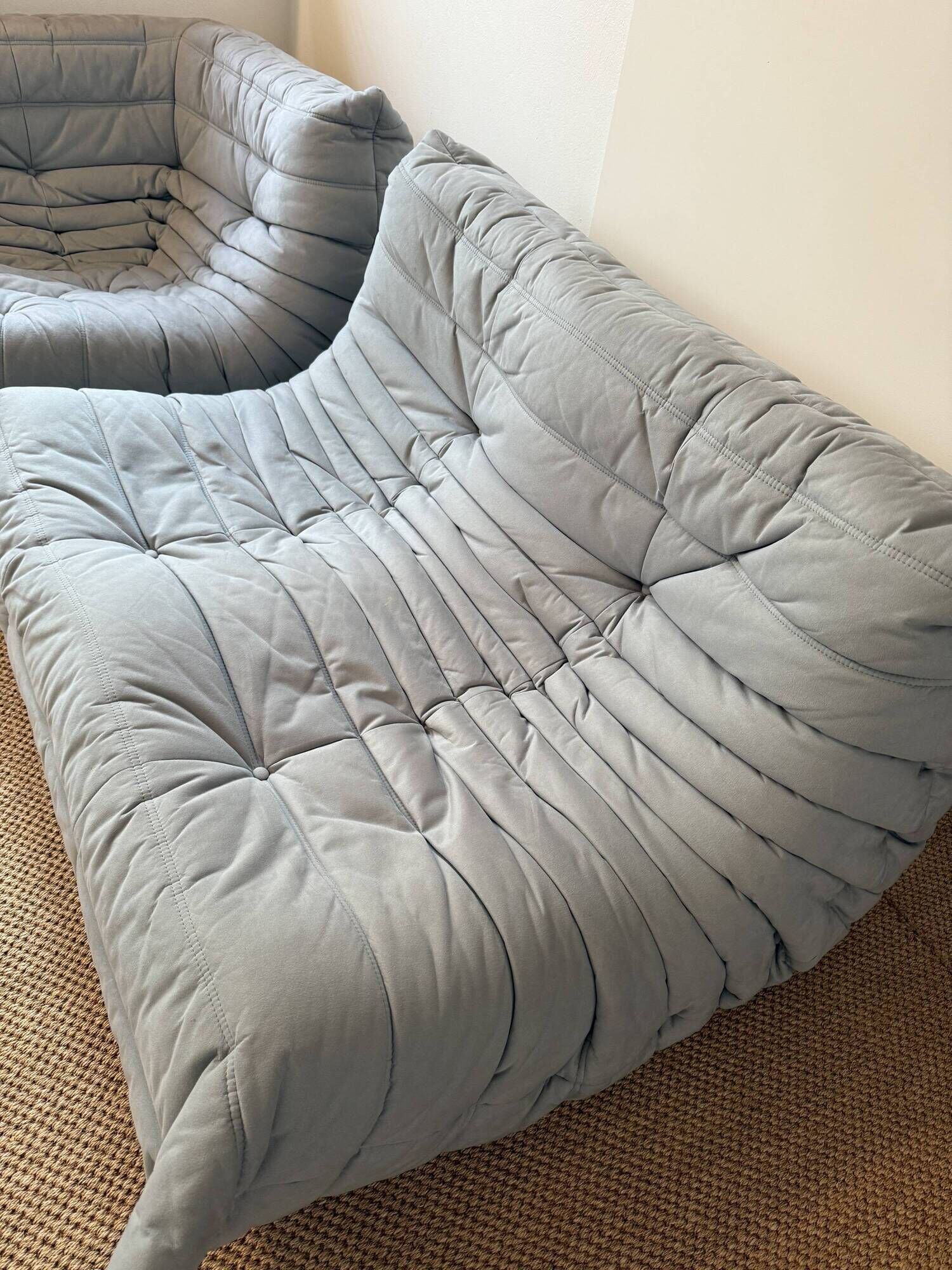 Un canapé d’angle ligne roset modèle togo2 fois 2 places + fauteuil d’angle